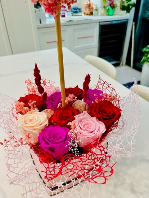 Romantic & Chic Midsize Heart Topiary